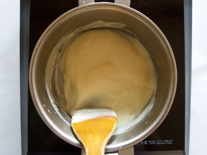 3 豆乳と白だしでホワイトソースを作ります。