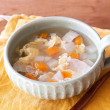 白だしで旨みたっぷり「大根とベーコンと卵のスープ」