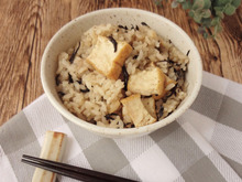 ボリュームたっぷり~ひじきと厚揚げの炊き込みご飯