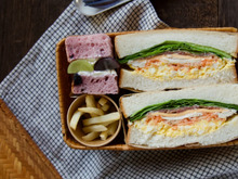 意外に便利!お弁当カップの代わりに紙コップ