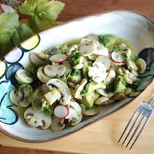 簡単♡マッシュルームとラディッシュとアボカドのサラダ(o^^o)