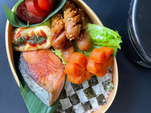 パタパタパタ♬たたむ四角いオムレツ弁当