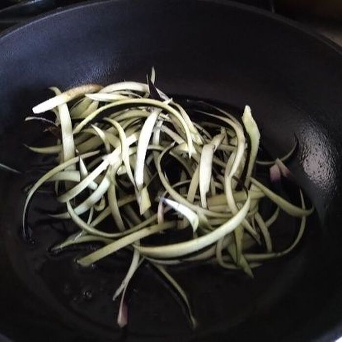ごま油で炒める