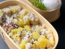 我が家の定番☆ほくほくサツマイモご飯で秋のお弁当