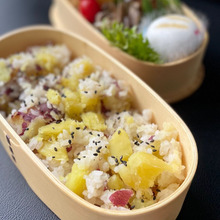 我が家の定番☆ほくほくサツマイモご飯で秋のお弁当