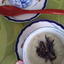 ナスの豆乳スープ、皮のきんぴらのせ