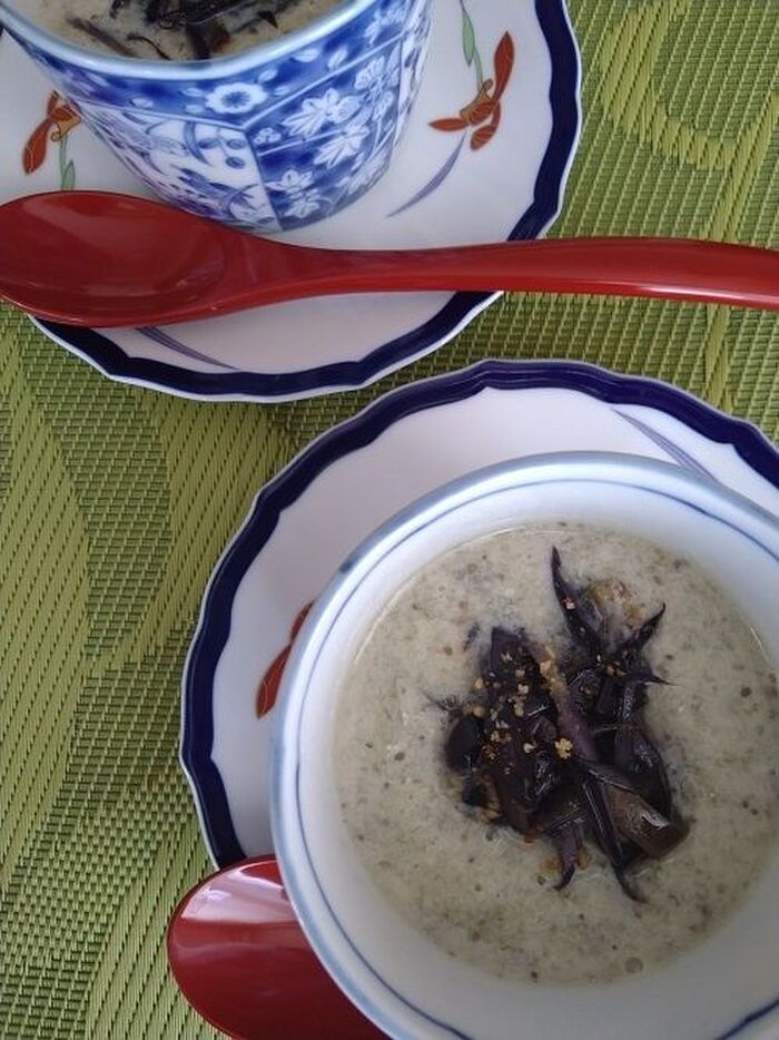 ナスの豆乳スープ、皮のきんぴらのせ