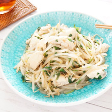 1皿で1日に必要な野菜の半分以上が摂れるもやしとササミのエスニック炒め