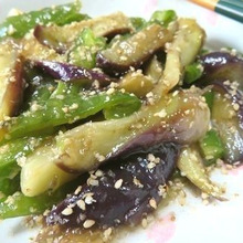 レンジだけで完成♪ なすとピーマンの生姜オイスター炒め風