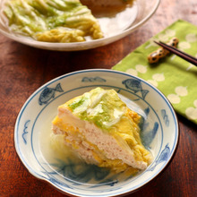 フライパンで重ねて煮るだけ♡鶏ひき肉と白菜のミルフィーユ仕立て