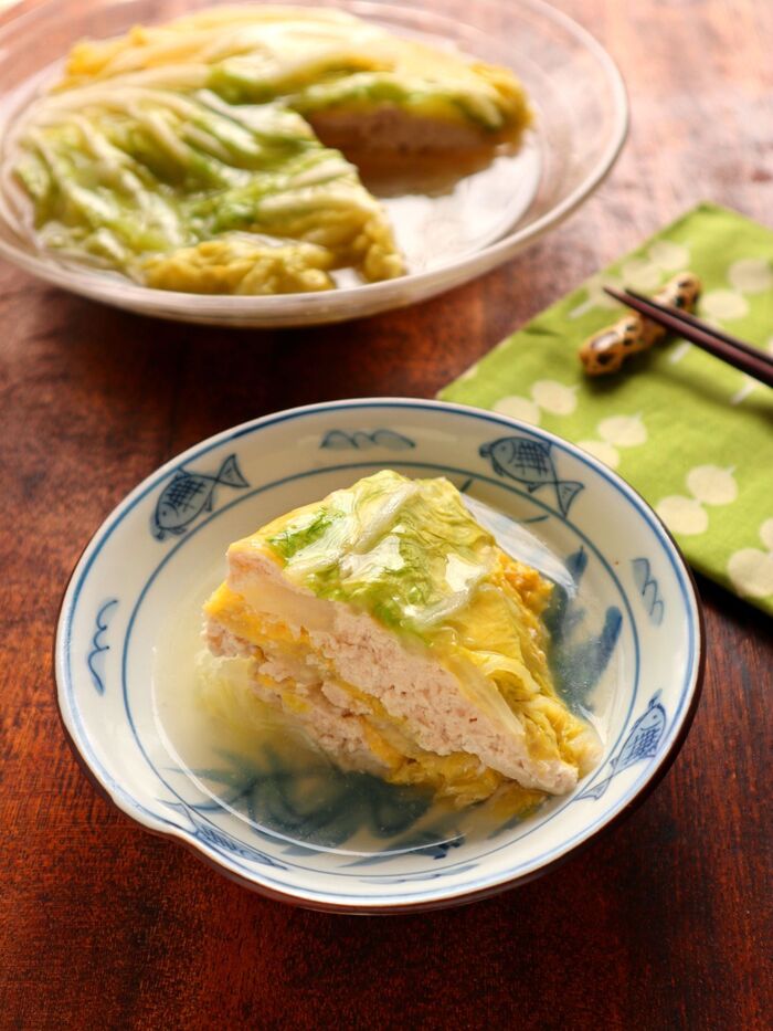 フライパンで重ねて煮るだけ♡鶏ひき肉と白菜のミルフィーユ仕立て