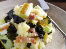 焼き長ネギとベーコンの海苔ポテトサラダ