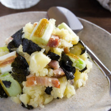 焼き長ネギとベーコンの海苔ポテトサラダ