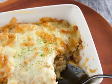 和風の食事にも合う♪里芋の肉味噌グラタン