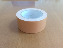 “ガムテープ掃除”がスゴかった!ズボラな方法で面倒な場所をラクラクきれいに♪
