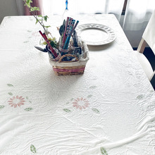 ダインングテーブルにはいつも普段使いのカトラリーセットを用意してます