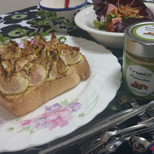 ピスタチオ スプレッドと無花果の出会い toast!! 🍞🍞🍞