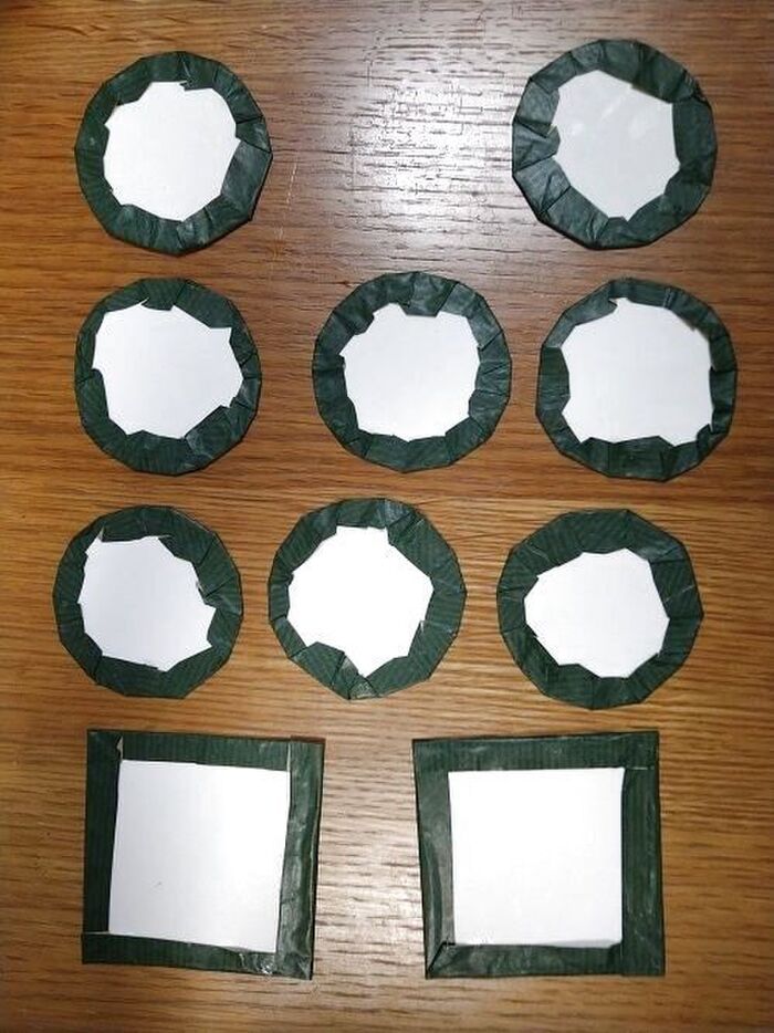 ボンドで貼りつける