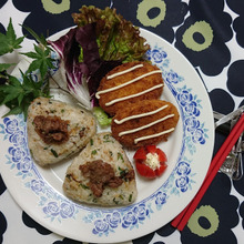 悪魔のささやき肉 onigiri /// コロッケoneplate lunch