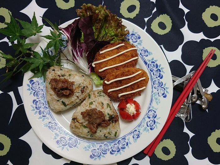 悪魔のささやき肉 onigiri  /// コロッケoneplate lunch