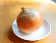 丸ごとでもOK!玉ねぎをおいしく冷凍保存するコツとは?