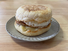 コストコ食材で朝マックのソーセージエッグマフィンを簡単再現!