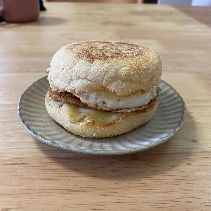 コストコ食材で朝マックのソーセージエッグマフィンを簡単再現!
