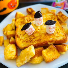 あげやきパンの上にちょこんとマシュマロおばけ