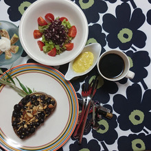 今日のbreakfast ピスタチオ、ブルーベリーtoast