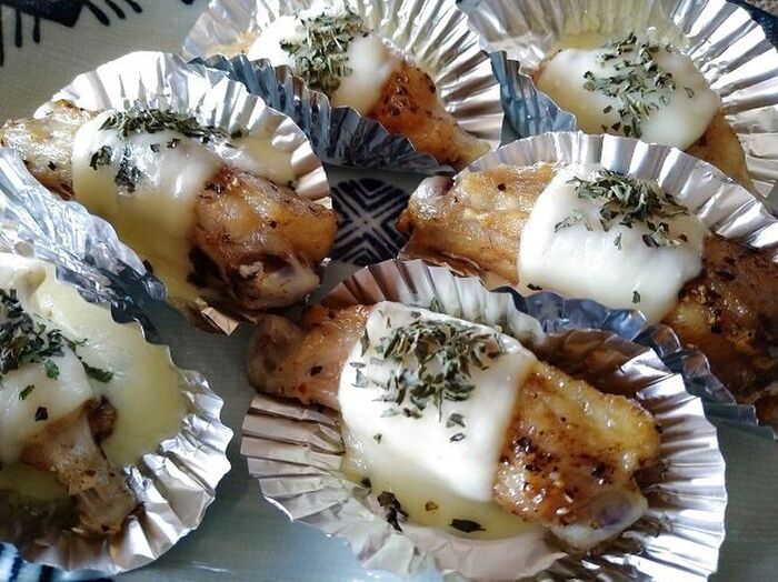 とり手羽中スパイス炒めのチーズ焼き