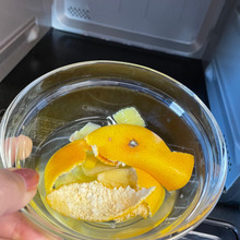 えっ⁈電子レンジに何してる??