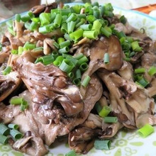 きのこが美味しい♪ 豚肉と舞茸の柚子胡椒ポンマヨ炒め