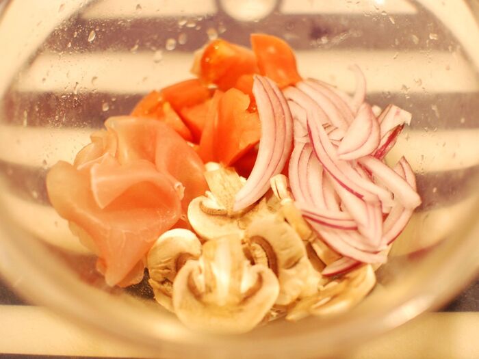 野菜を切ります