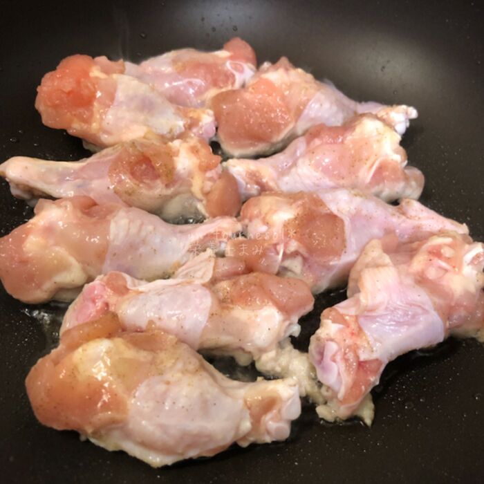 ②手羽元を焼く