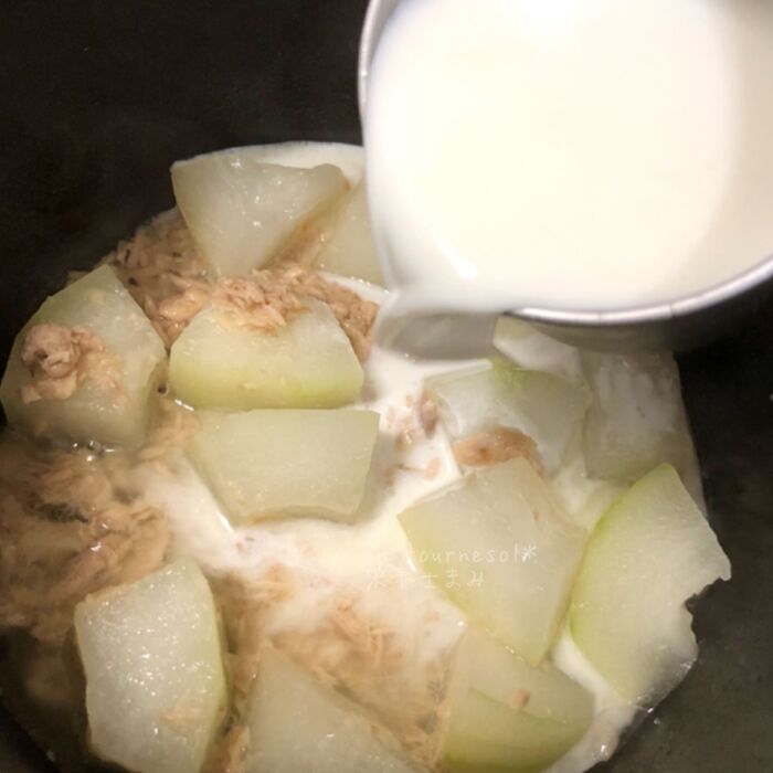 ③牛乳を入れて煮る