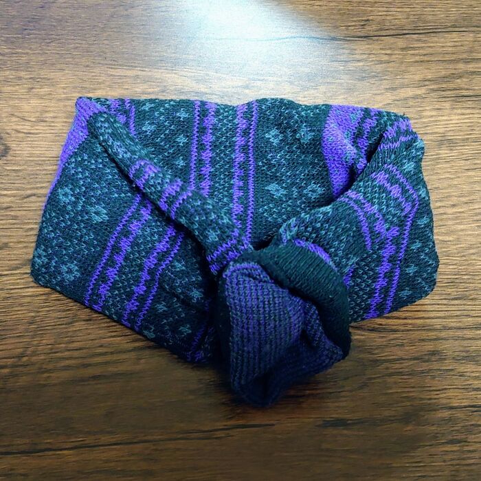 端を折り込むと止められます