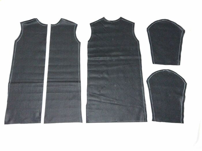 型紙に合わせて布を切る