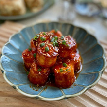 やみつきなおいしさ!チーズを詰めたちくわのヤンニョム風