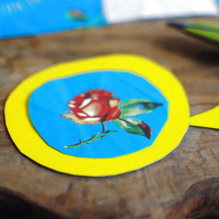 ボンドで貼ります