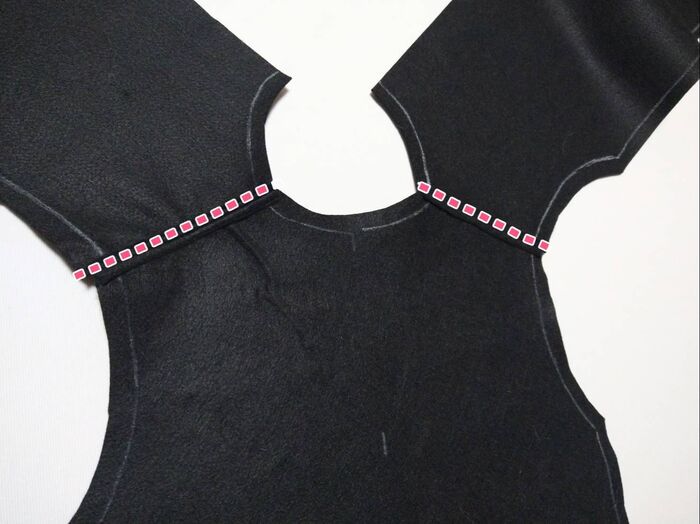 縫製①肩を縫い付ける