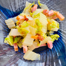 白菜とベーコンのサラダ。ドレッシングにベーコンの旨味がじゅwa〜