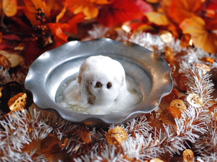 作ったアイシングをとろりとかけて、チョコペンで顔を描いて、できあがり٩(ˊᗜˋ*)و