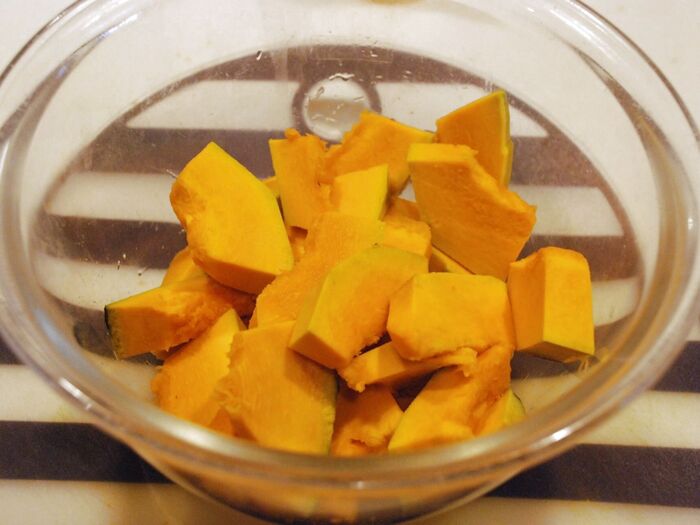 電子レンジで加熱します