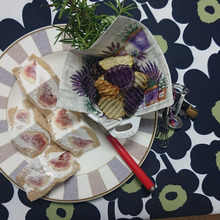 無花果 サンド 二色のchips添え