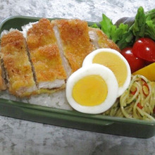 イタリア気分♡金運up♡ミラノ風(黄金色)なポークカツレツのっけ弁当~♪