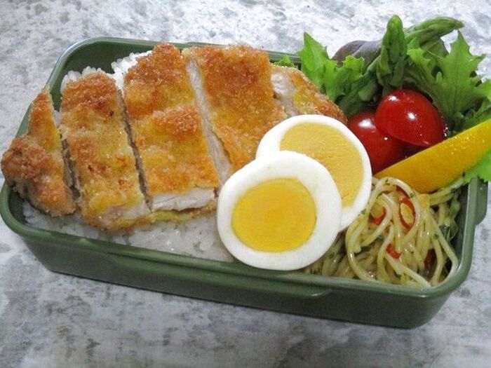 イタリア気分♡金運up♡ミラノ風(黄金色)なポークカツレツのっけ弁当~♪