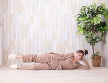 更年期でも“痩せ体質”になれる!寝ながらできる「股関節ストレッチ3つ」が効果絶大!!