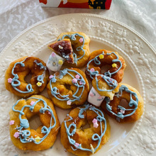 マシュマロおばけもハロウイン🎶「Trick or treat」ドーナツのなかに隠れてますよ〜