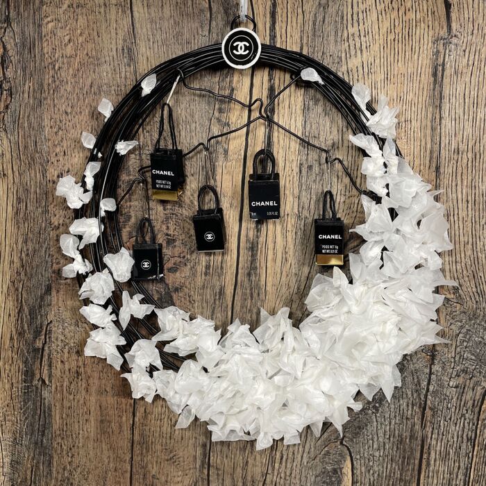 同じ包装紙でスノーホワイトリースも作りました♡