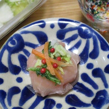 ご飯や白菜漬けがちょっぴり余ったら:お酒と一緒に!白菜漬けのせ生ハム巻きご飯~!